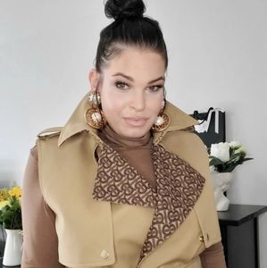 Meet your Posher, Thera